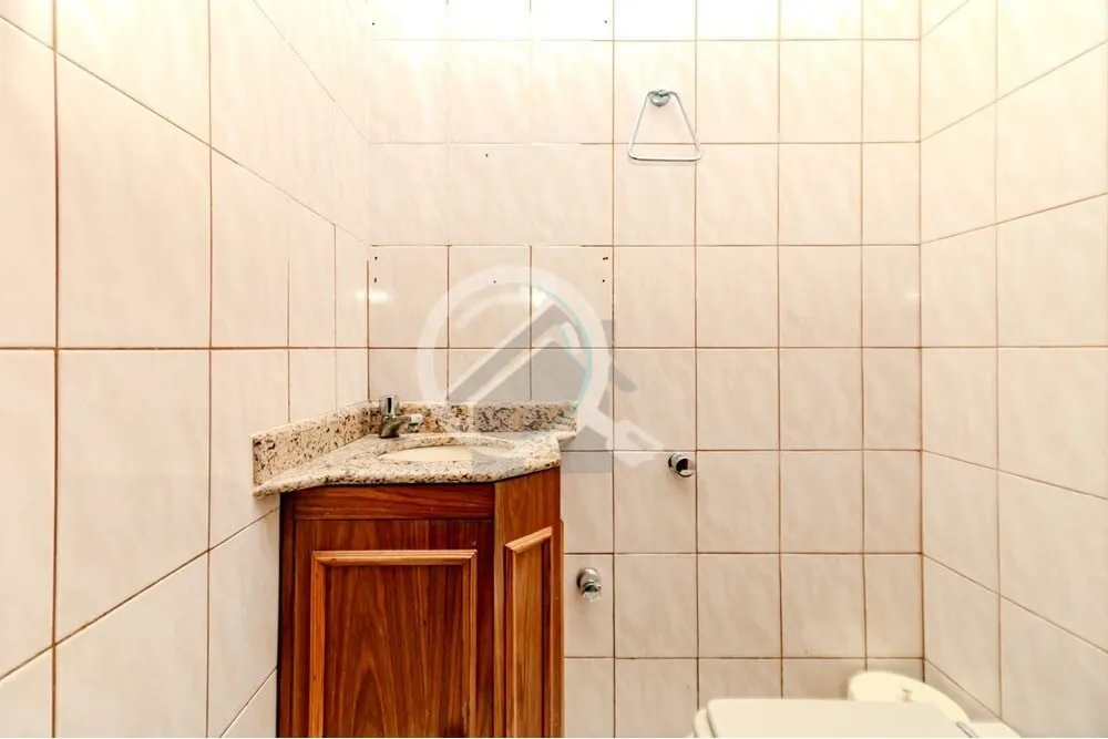 Imagem Casa com 243m2, desocupada, no bairro Menino Deus, 3 dormitórios (3 suítes), sacada, living, cozin...