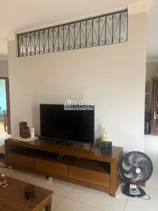 Imagem Casa à venda no bairro Fabrício, em Uberaba - 3 dormitórios, piscina e varanda!