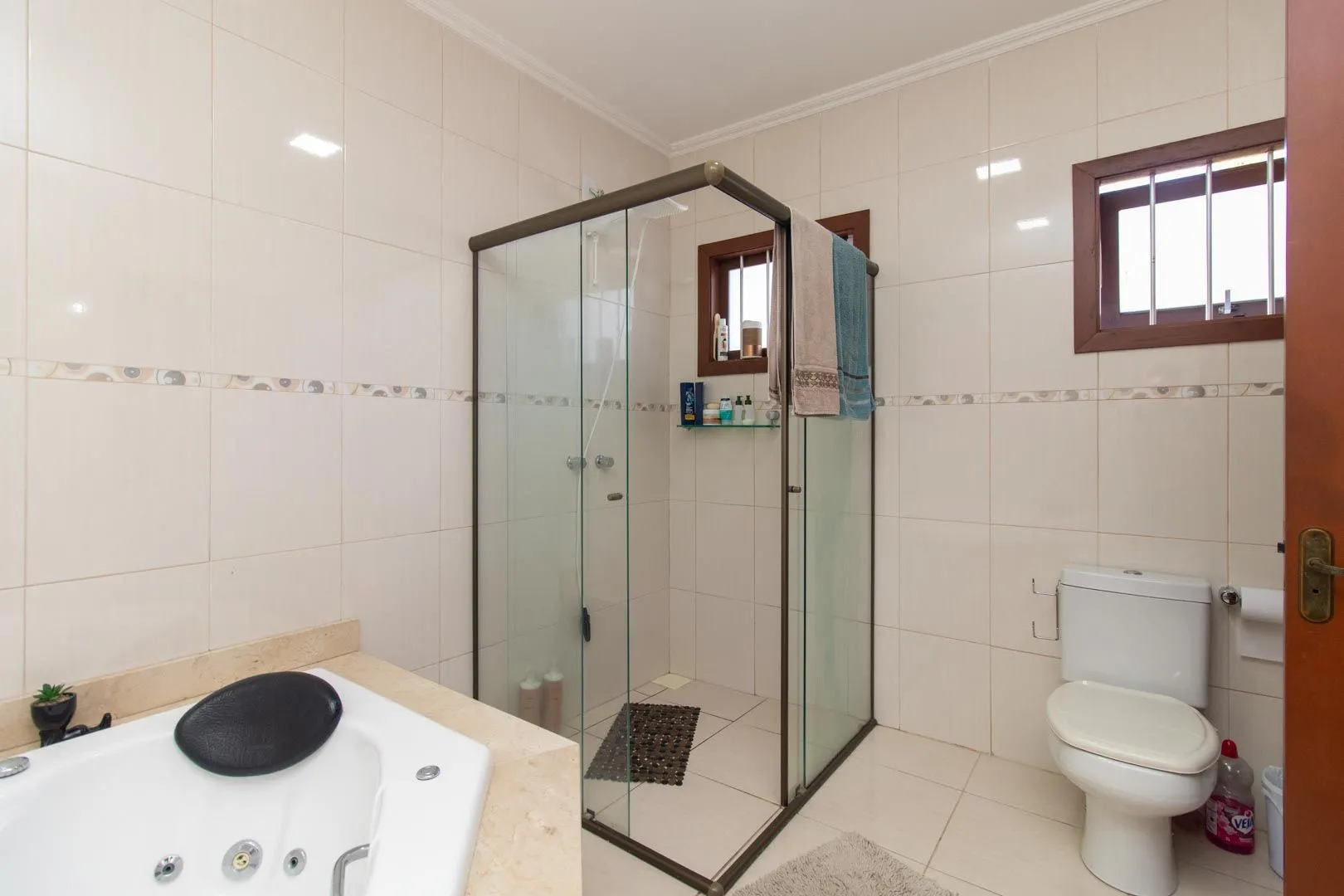 Imagem Casa de 03 dormitorios com suite e piscina no bairro Hipica - Porto alegre/Rs