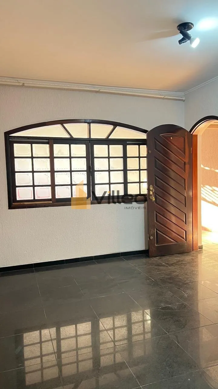 Imagem No coração da Vila Guaraciaba, esta residência une praticidade, privacidade e um espaço generoso...