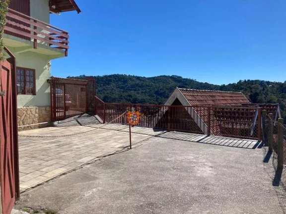 Imagem Sobrado com 4 dormitórios à venda, 259 m² por R$ 1.200.000,00 - Jardim Guararema - Campos do Jordão/SP