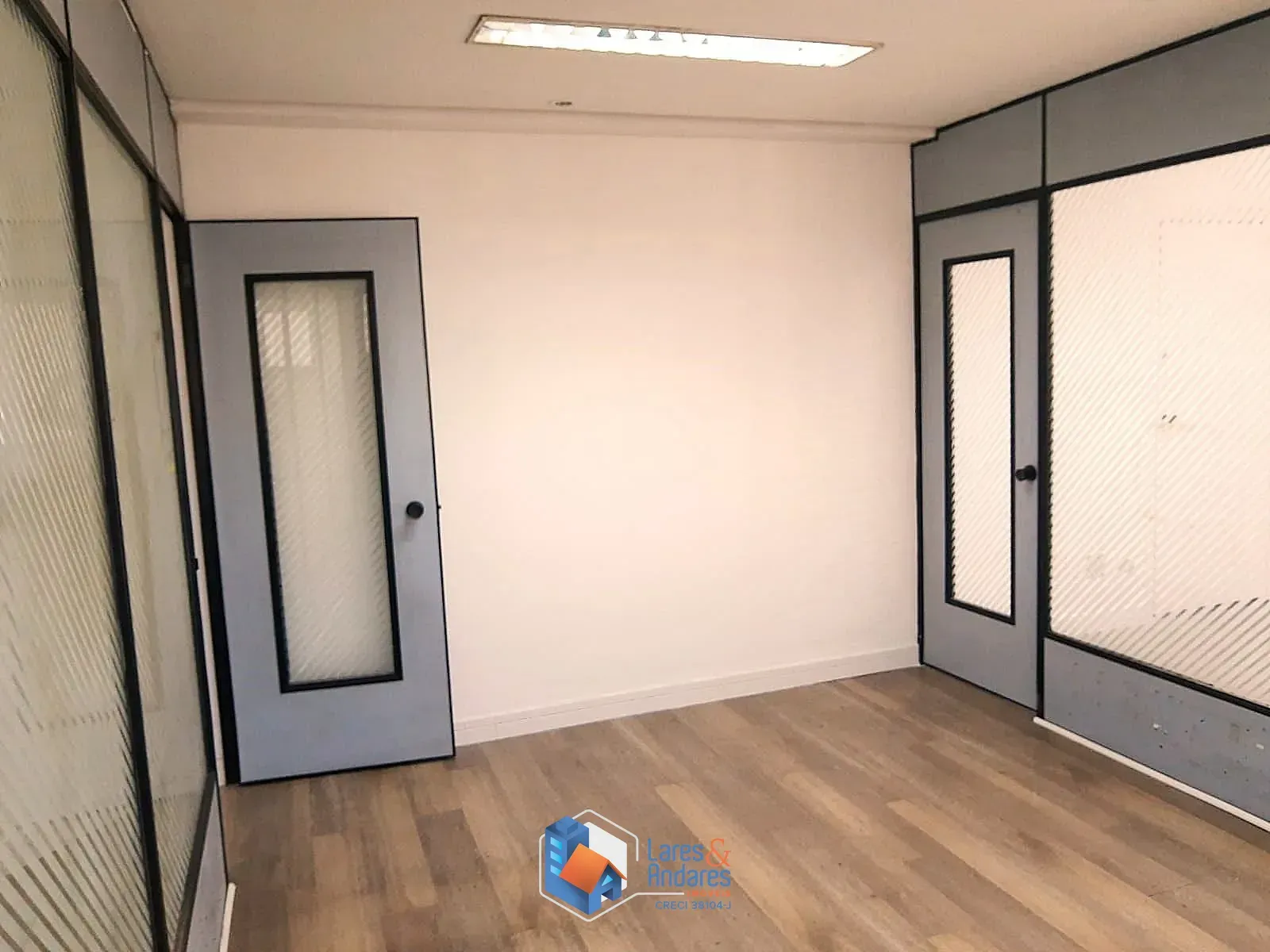 Imagem SALA À VENDA COM 47 M², NO 13º ANDAR, C/2 WC E 1 VG C/ MANOBRISTA - PERDIZES - SP