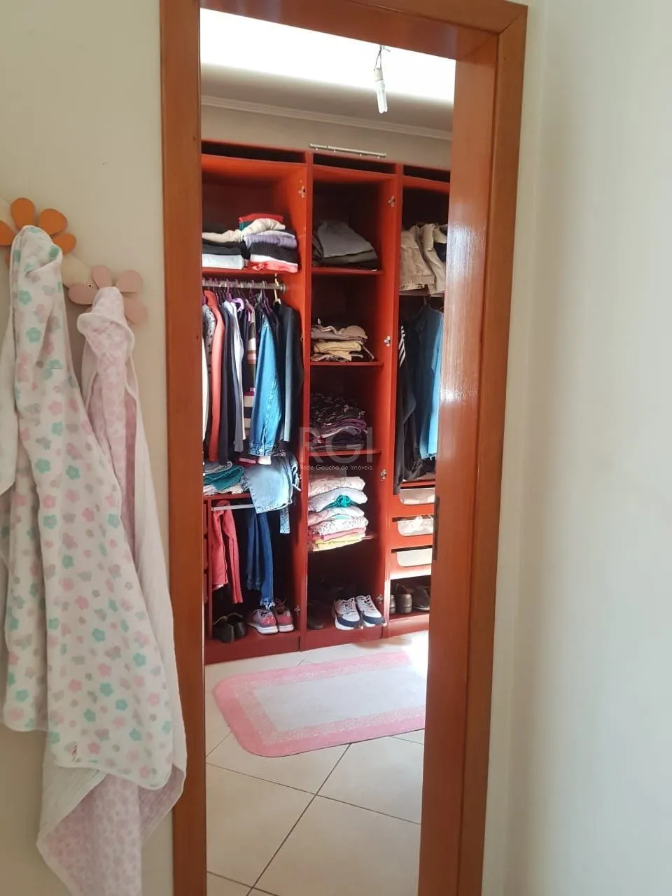 Imagem Casa para Venda - 300m², 4 dormitórios, sendo 1 suites, 2 vagas - Glória