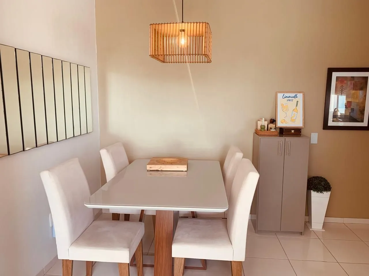 Imagem Apartamento no bairro Camaquã de 2 dormitórios vaga e infra