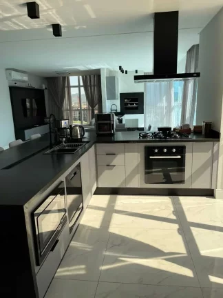 Imagem Apartamento mobiliado com 3 suítes e 1 vaga de garagem na Meia Praia em Itapema