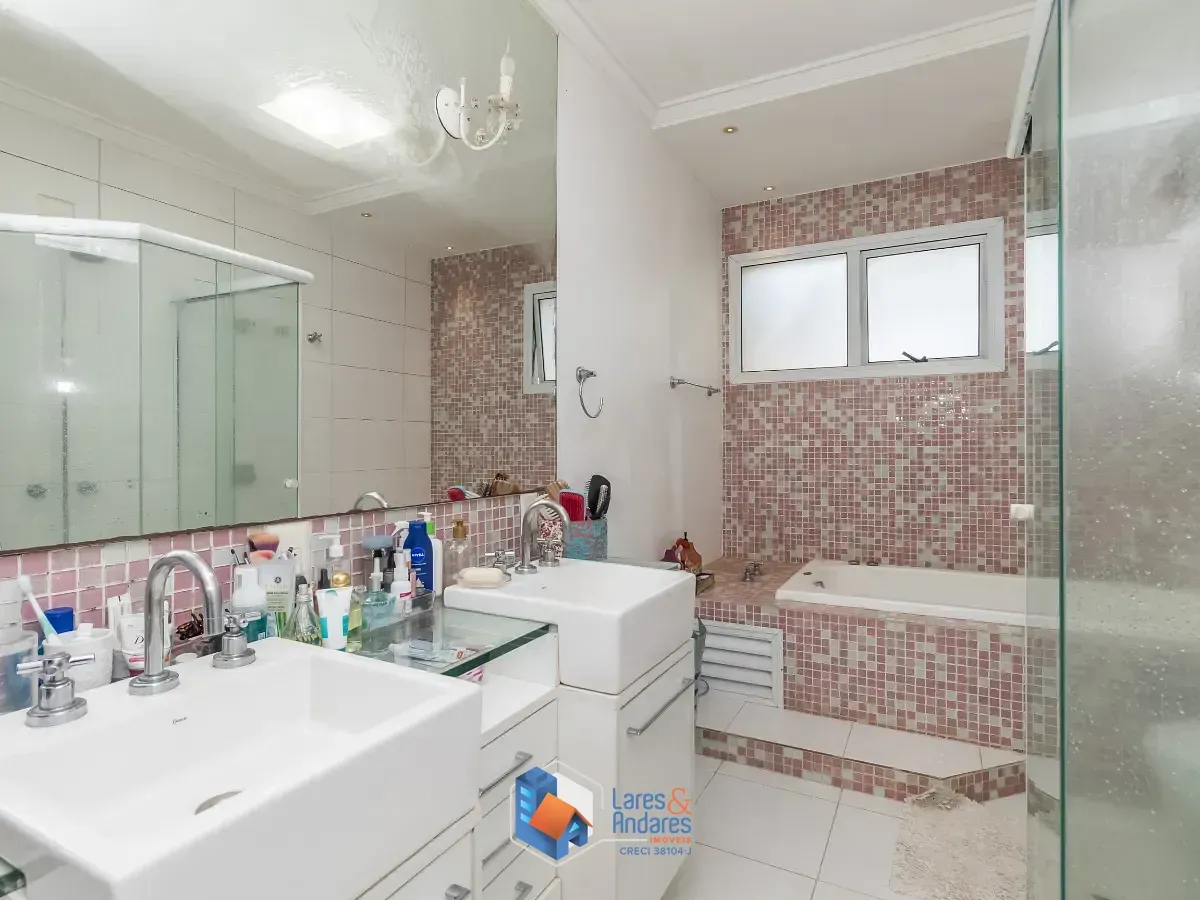 Imagem Casa para venda em Pacaembu com 5 quartos, sendo 1 suíte, 318m²