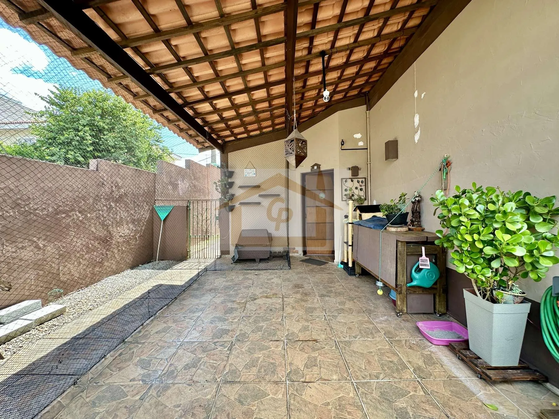 Imagem Casa Térrea, 2 quartos sendo um suíte , condomínio com Clube, 3 vagas