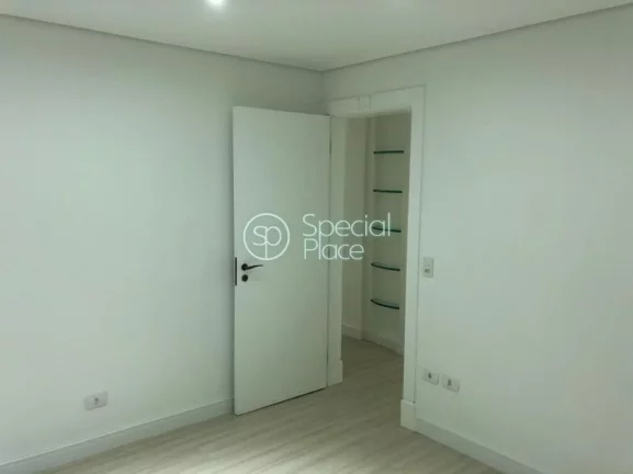 Imagem Apartamento charmoso, muito claro e arejado. Sala espaçosa com terraço e lareira; escritório e sa...