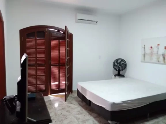 Imagem EXCELENTE CASA ISOLADA NO MARACANÃ COM 4 SUÍTES E 4 VAGAS!!!