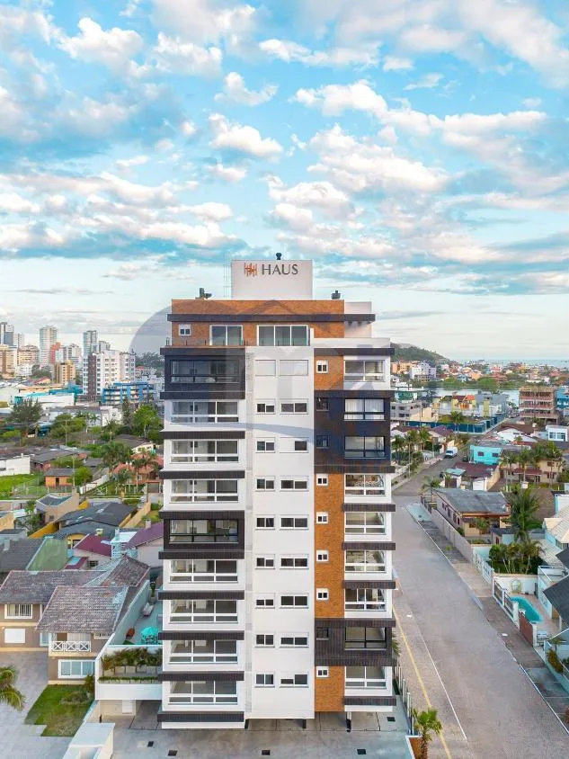 Apartamento a venda com 2 dormitorios no centro de Torres/RS