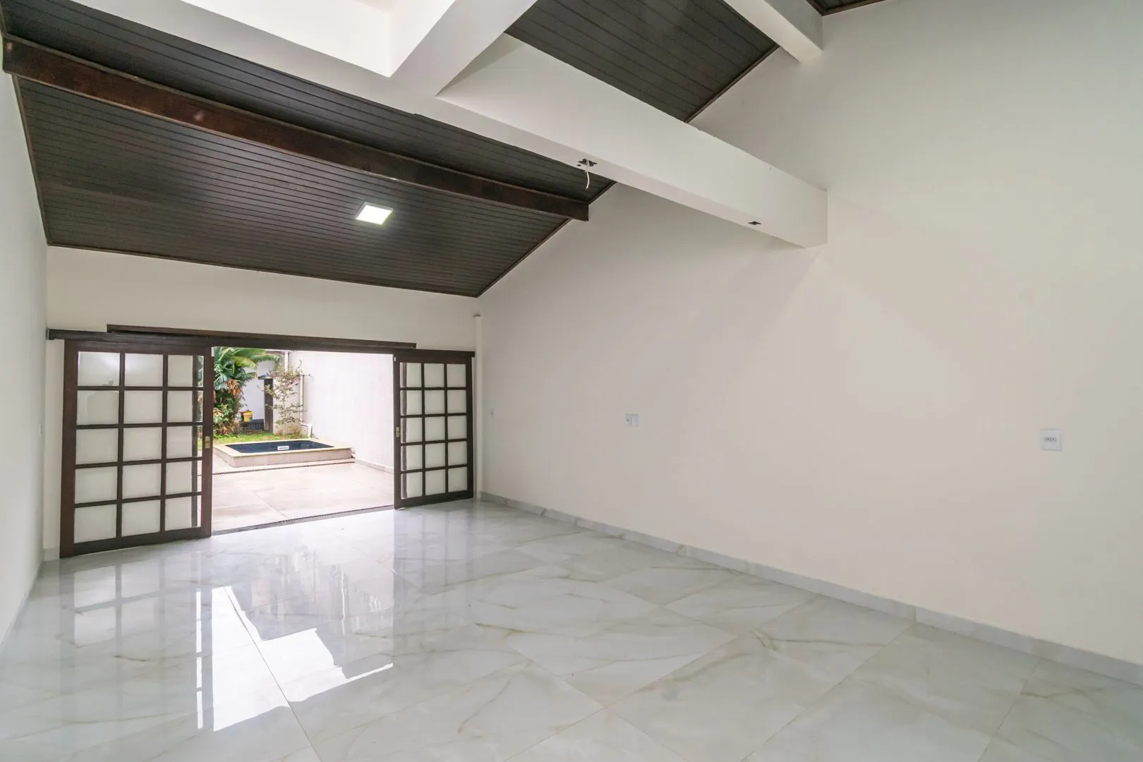 Imagem Casa sobrado no bairro Cristal de 3 dormitórios e 3 vagas DESOCUPADA