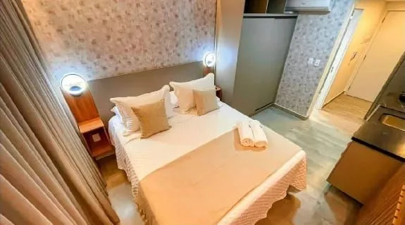 Imagem Alto Padrão com Piscina Infinita e Potencial para Airbnb - Viva ou Invista com Inteligência