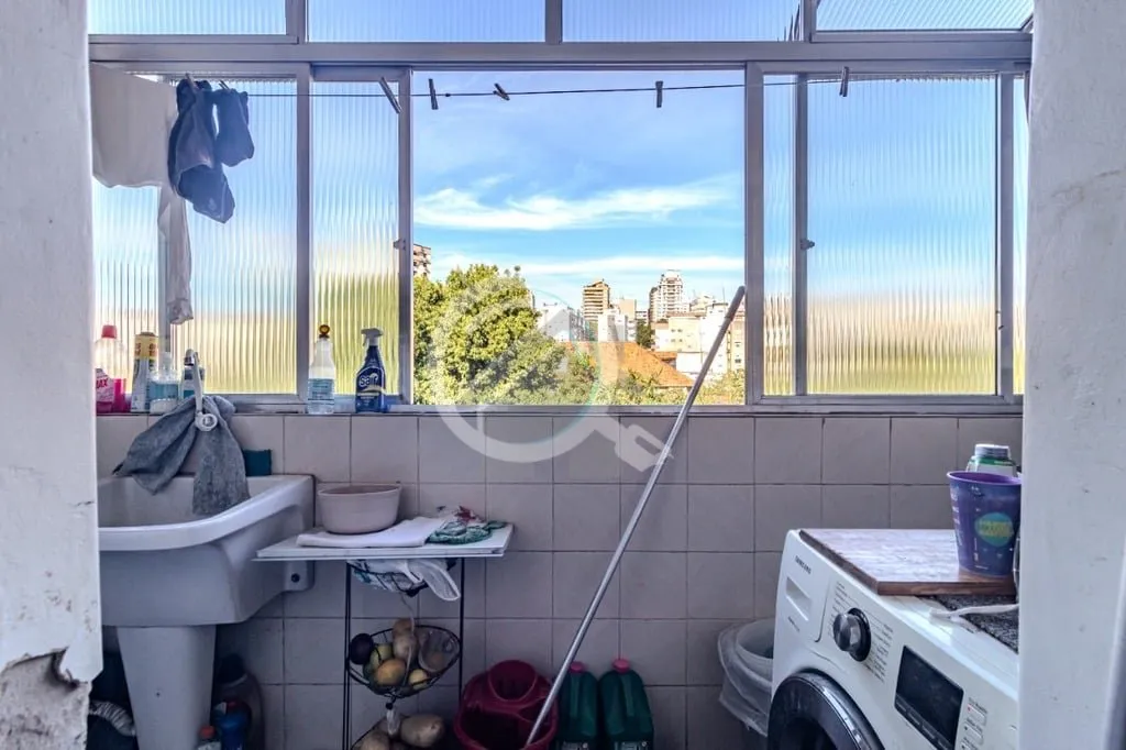 Imagem Apartamento à venda localizado na Avenida Farrapos, no bairro Floresta em Porto Alegre. Este imóve...