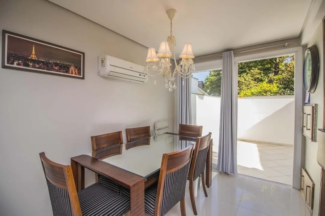 Imagem Casa em condomínio com pátio e suíte - Jardim São Pedro, POA