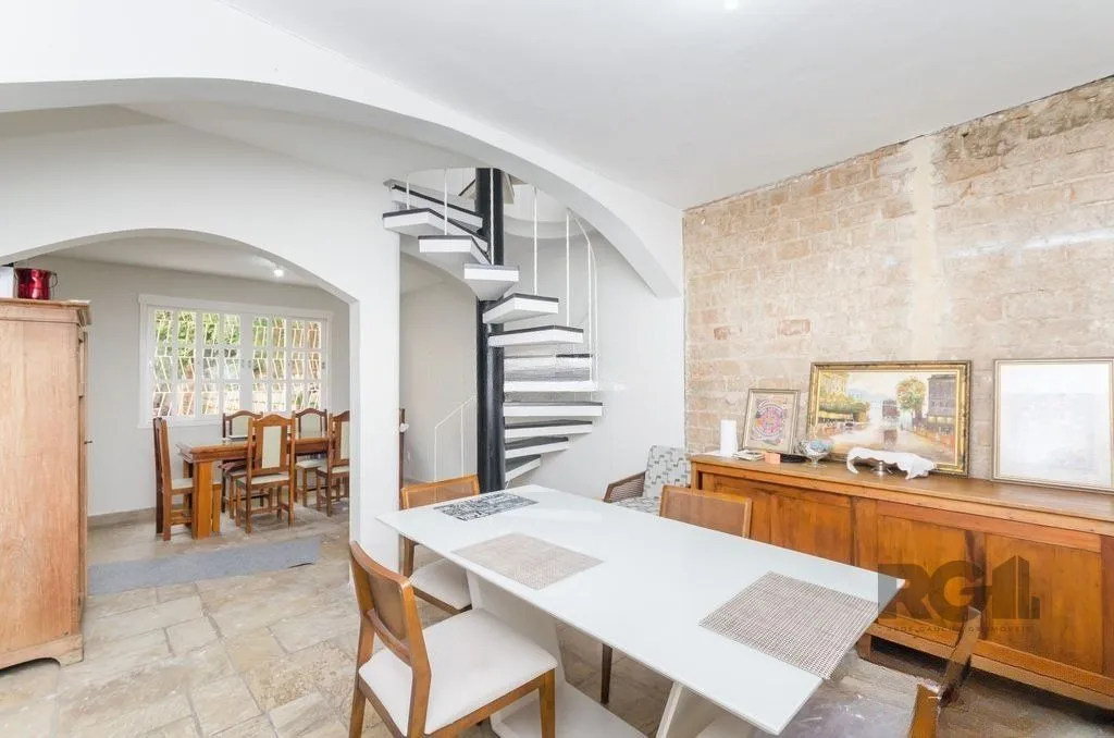 Imagem Casa de 4 dormitórios no bairro Três Figueiras