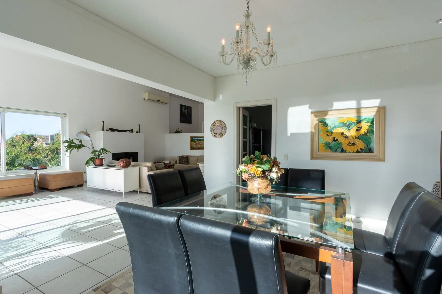 Imagem Casa para Venda - 470m², 3 dormitórios, sendo 1 suites, 6 vagas - Nonoai