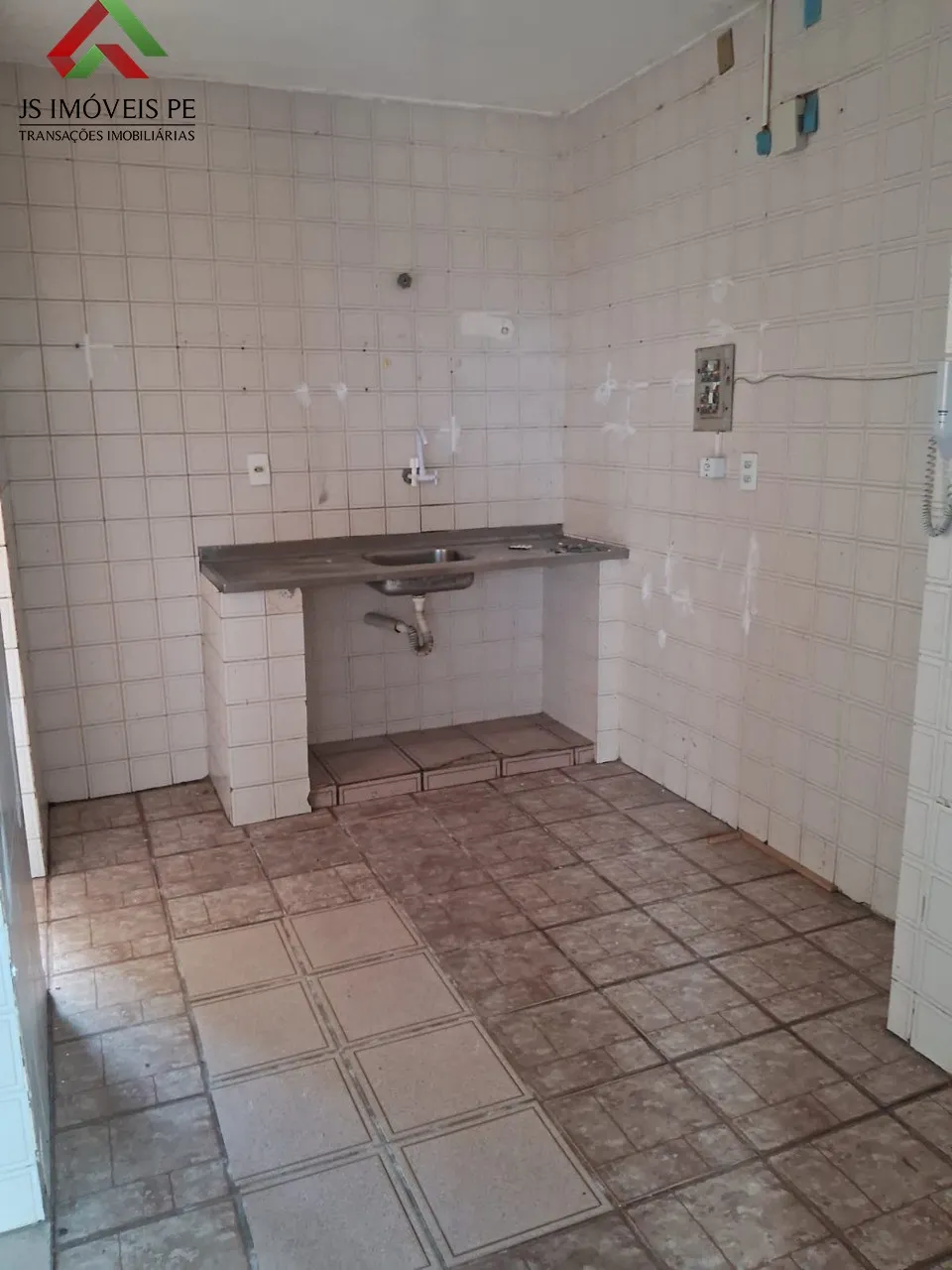 Imagem Apartamento à venda em Jaboatão dos Guararapes-PE, bairro Candeias, 2 quartos, 2 salas, 2 banheiros, 1 suíte, 70m² de área. Aproveite!
