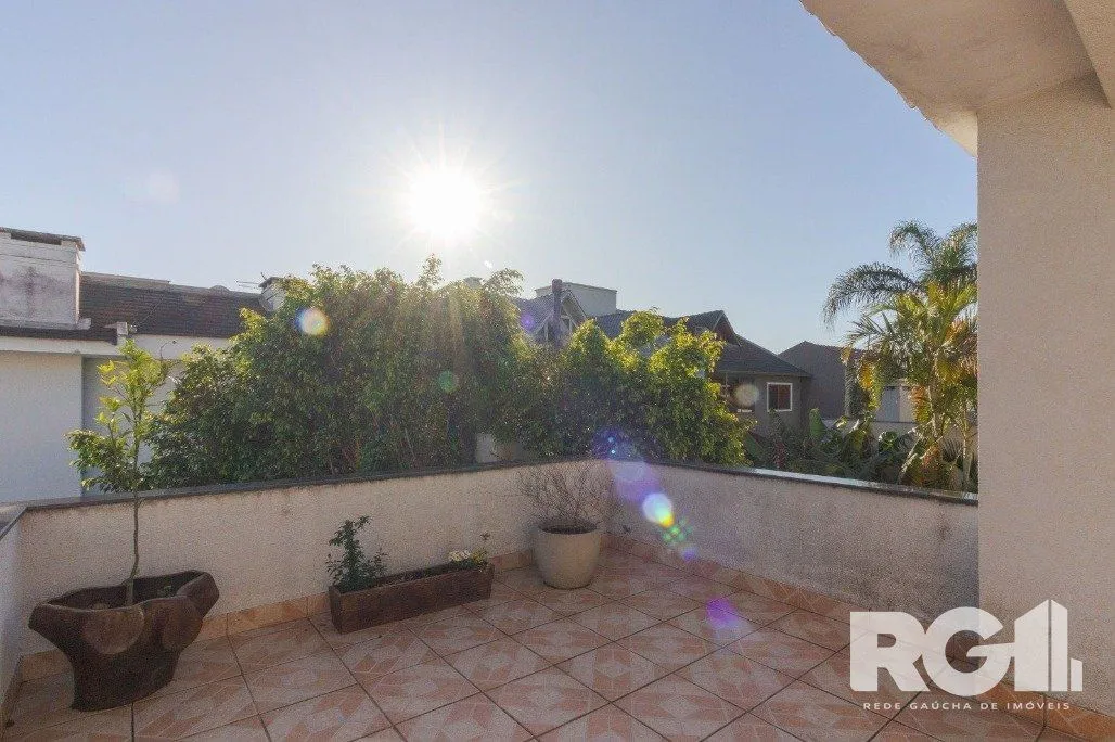Imagem Casa em Condomínio com 3 Suítes, Espaço Gourmet e 5 Vagas de Garagem