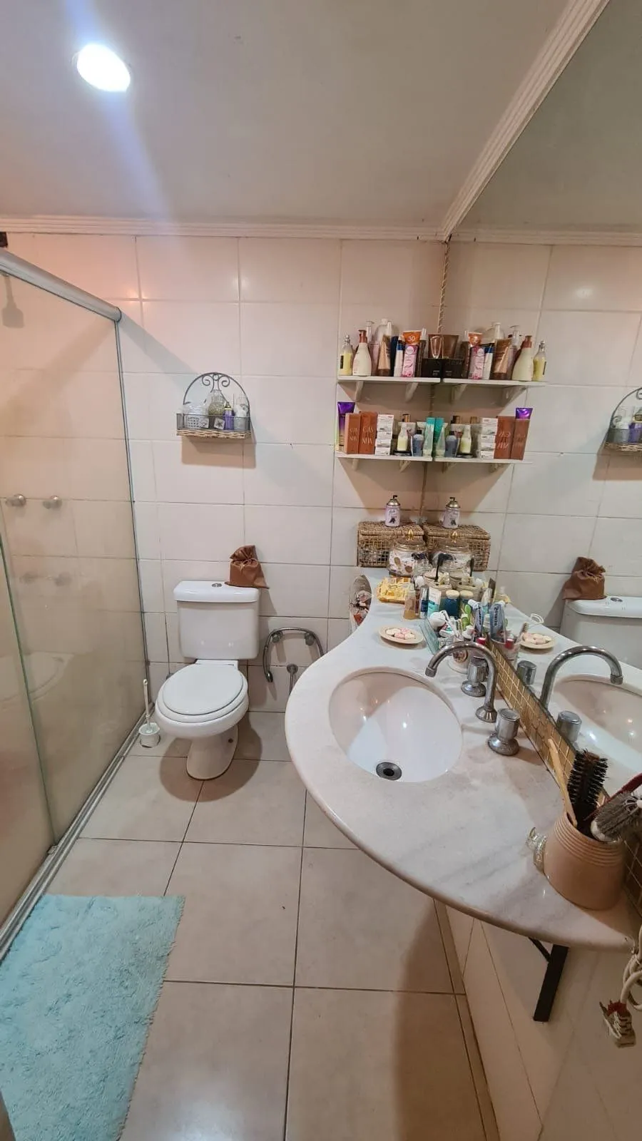 Imagem Casa com 4 dormitórios, 2 vagas e 300m² á venda