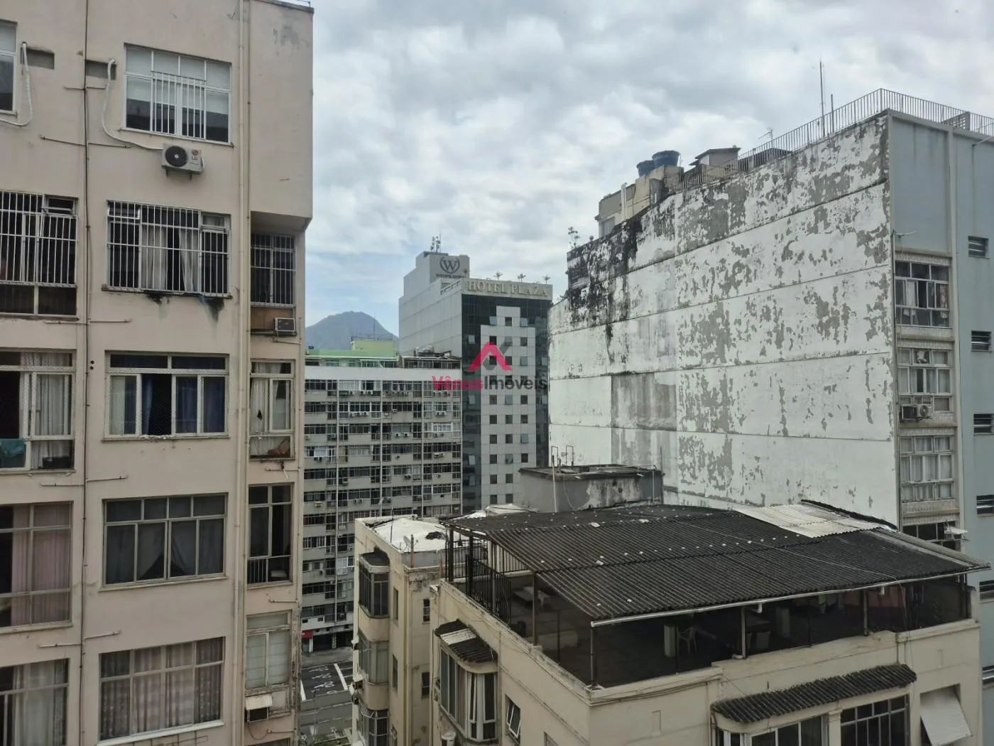Imagem Apartamento para Venda em Rio de Janeiro, Leme, 2 dormitórios, 1 banheiro, 1 vaga