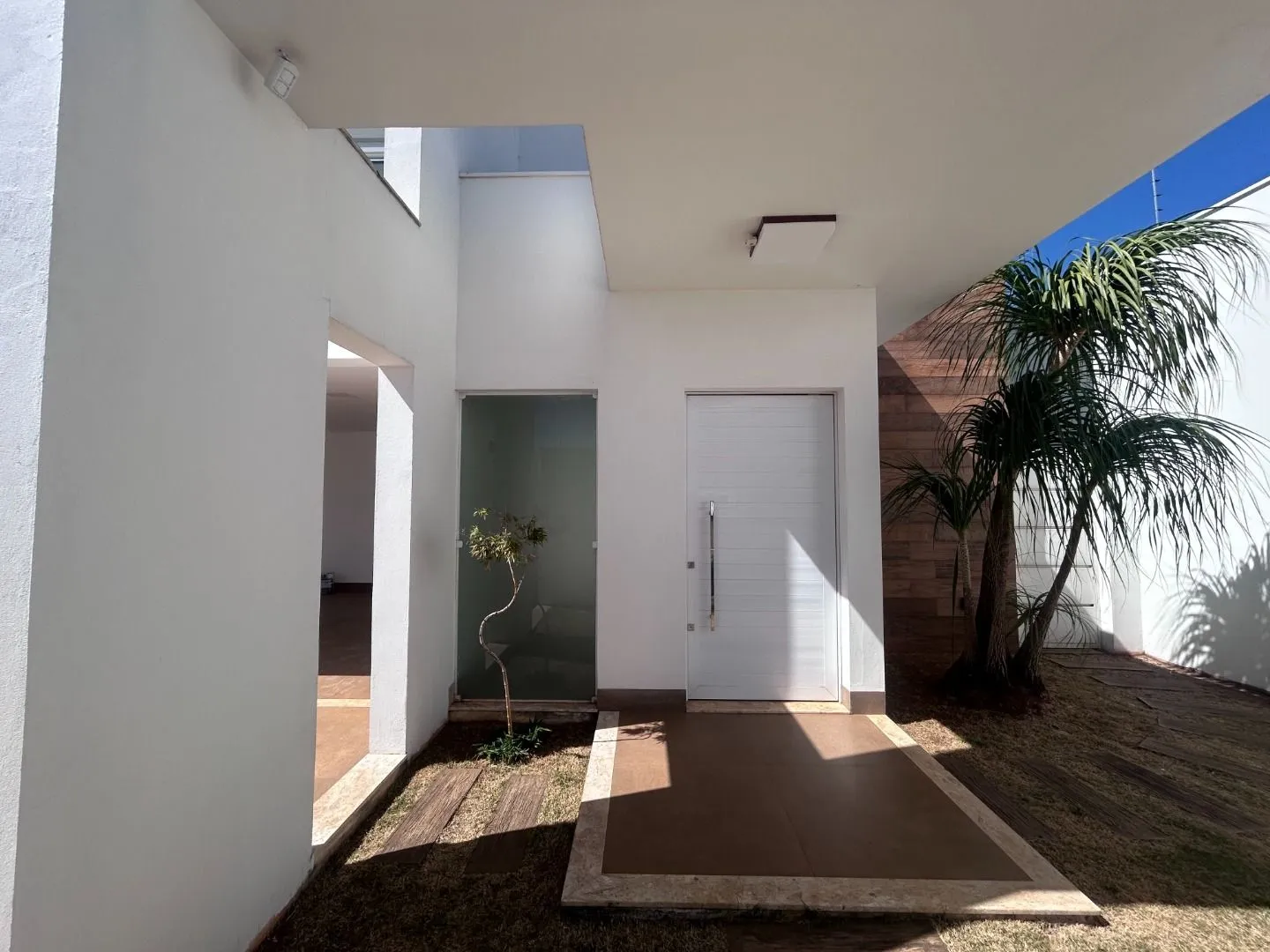 Imagem Casa com 5 dormitórios, 266 m² - venda por R$ 2.100.000,00 ou aluguel por R$ 5.500,00/mês - Alto dos Caiçaras - Patos de Minas/MG