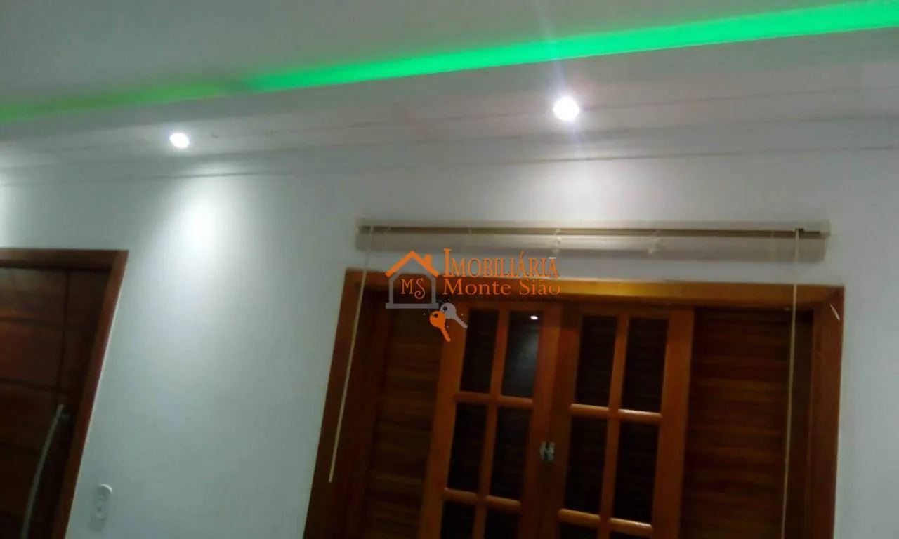 Imagem Sobrado com 3 dormitórios à venda, 176 m² por R$ 585.000,00 - Vila Rio de Janeiro - Guarulhos/SP