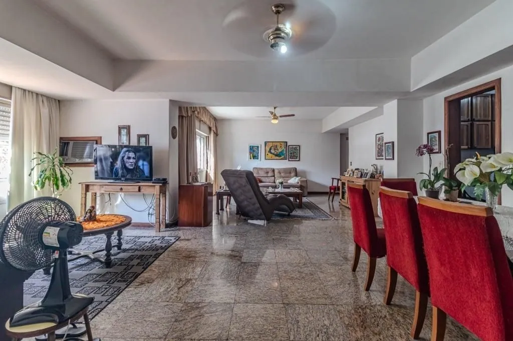 Imagem Vendo apartamento no bairro Floresta, em frente ao colégio Marista São Pedro. com 143,00m2 de área privativa