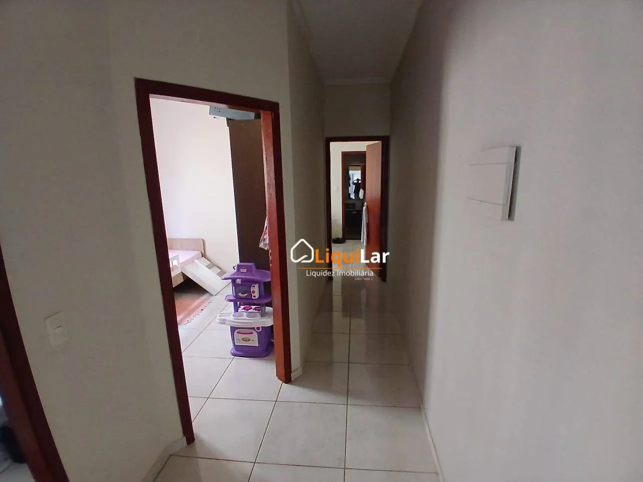 Imagem Casa à Venda Próxima à Avenida Lúdio Martins Coelho com Suíte, Energia Fotovoltaica e Acabamento de Primeira
