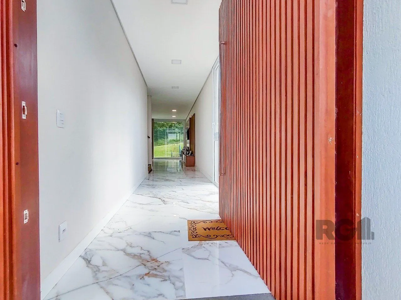Imagem Casa com 284m² - em terreno de 566m² - Alphaville Porto Alegre