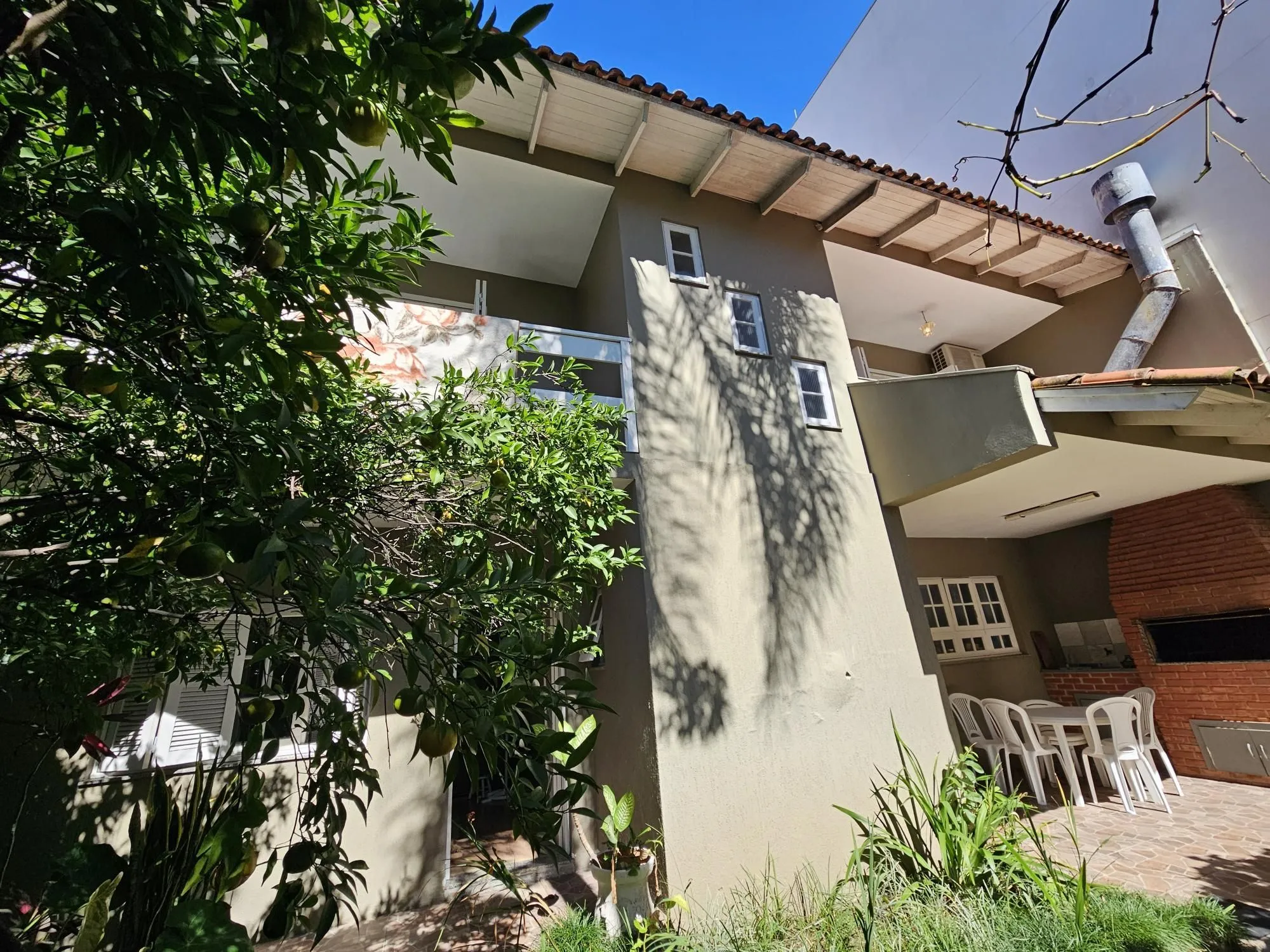 Imagem Casa 03 dormitórios com suite e 02 vagas no Bairro Mont Serrat