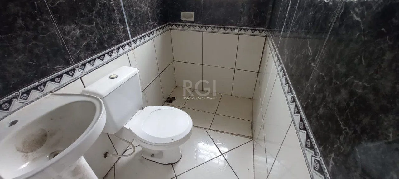Imagem Sobrado para Venda - 110m², 4 dormitórios, sendo 1 suites, 2 vagas - Floresta