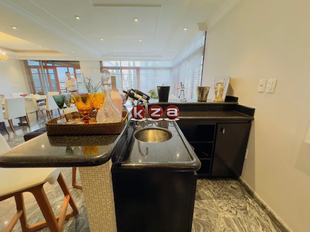Imagem Casa de luxo a venda no Condomínio Reserva Colonial em Valinhos: 3 suítes + 1, 4 salas e amplo espaço gourmet com piscina.