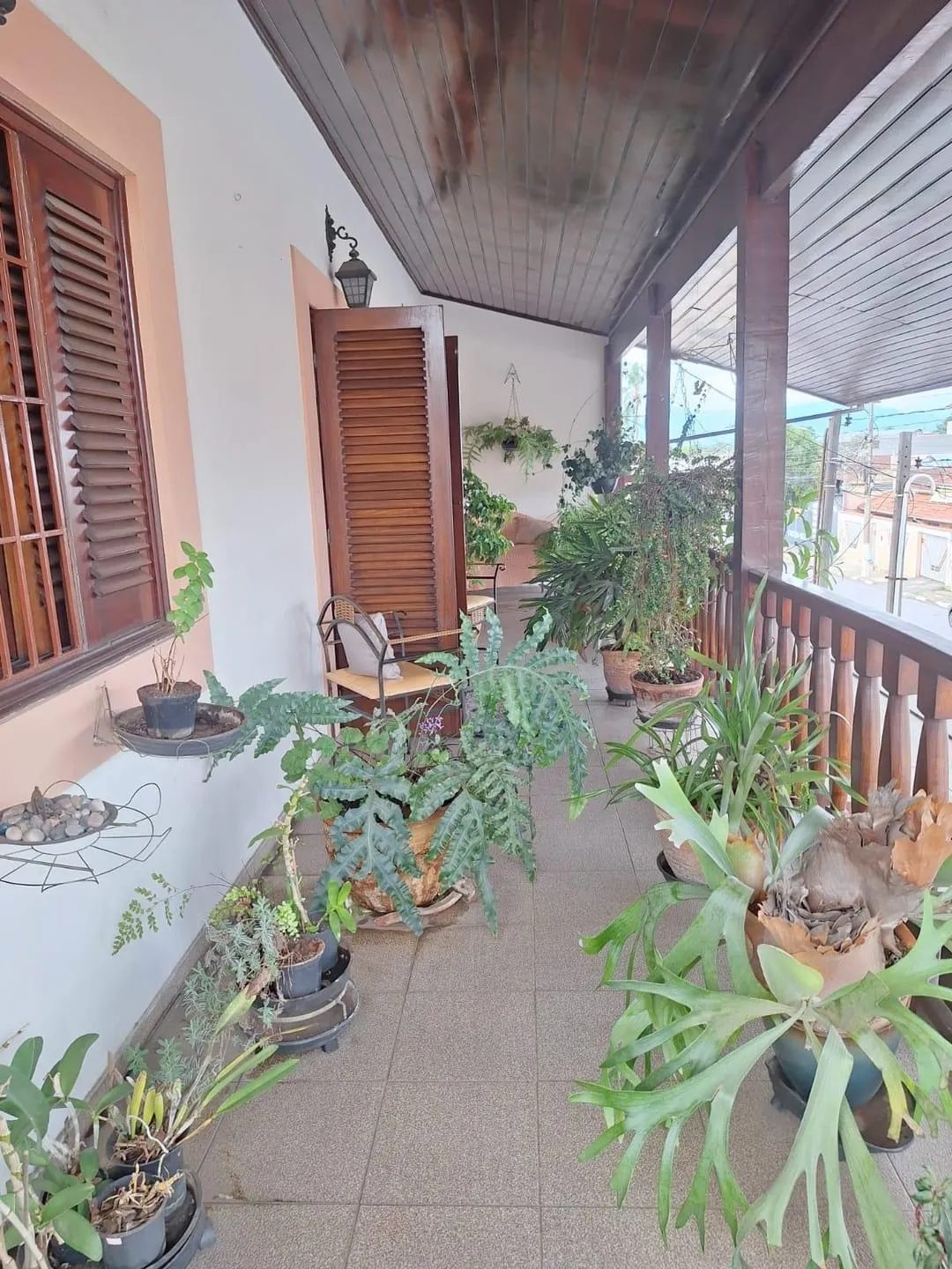 Imagem Imóvel Comercial e Residencial de Esquina no Bairro Crispim: Excelente Localização e Visibilidade para Comércio e Moradia
