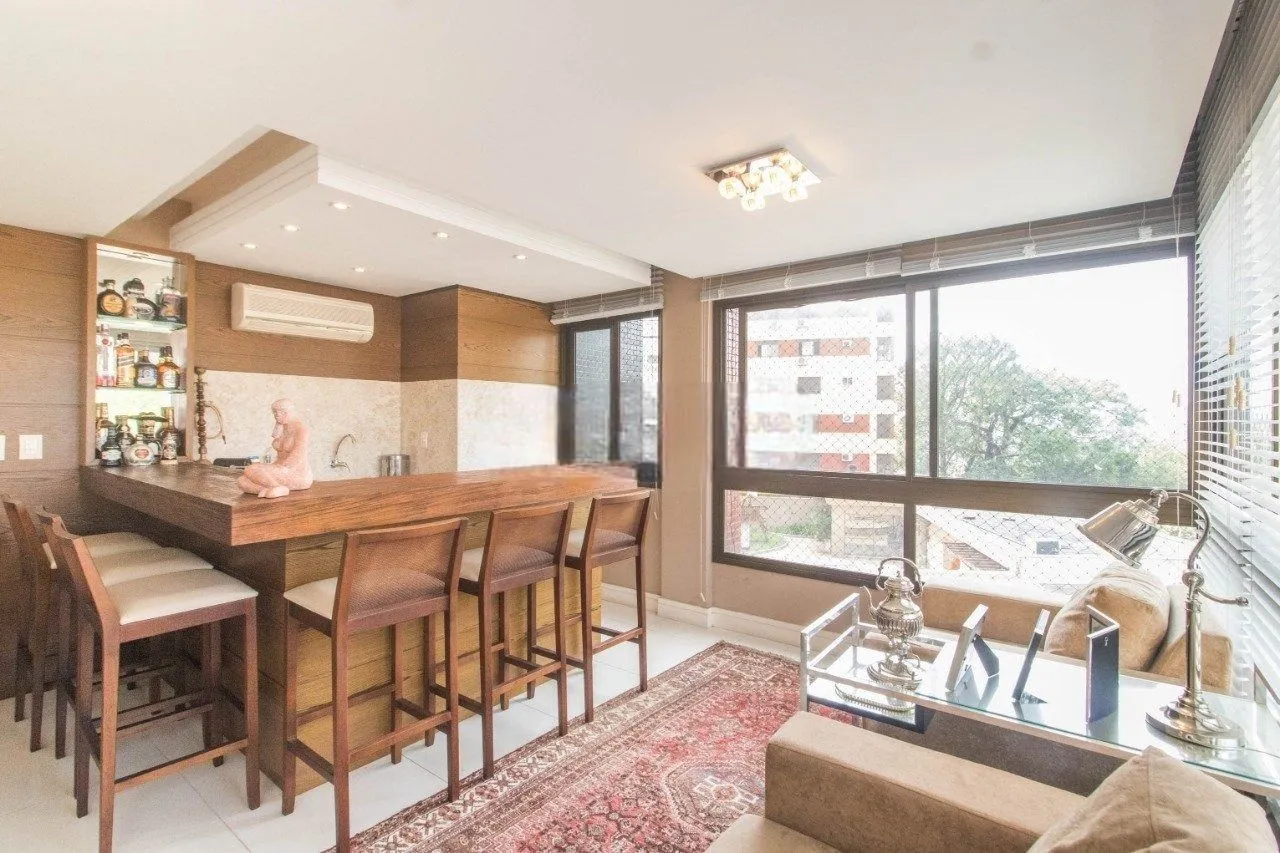 Imagem Apartamento com 3 suítes e 3 vagas de garagem no bairro Rio Branco em POA/RS