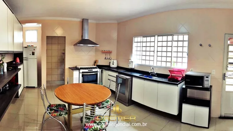 Imagem LINDO SOBRADO 244M², 3 DORMITORIOS COM 1 SUÍTE MASTER E ÓTIMA LOCALIZAÇÃO NO QUINTA DAS VIDEIRAS