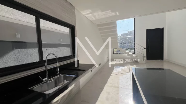 Imagem Casa Sobrado à venda 4 Quartos 4 Suítes 258m² Condomínio - Bairro Floresta