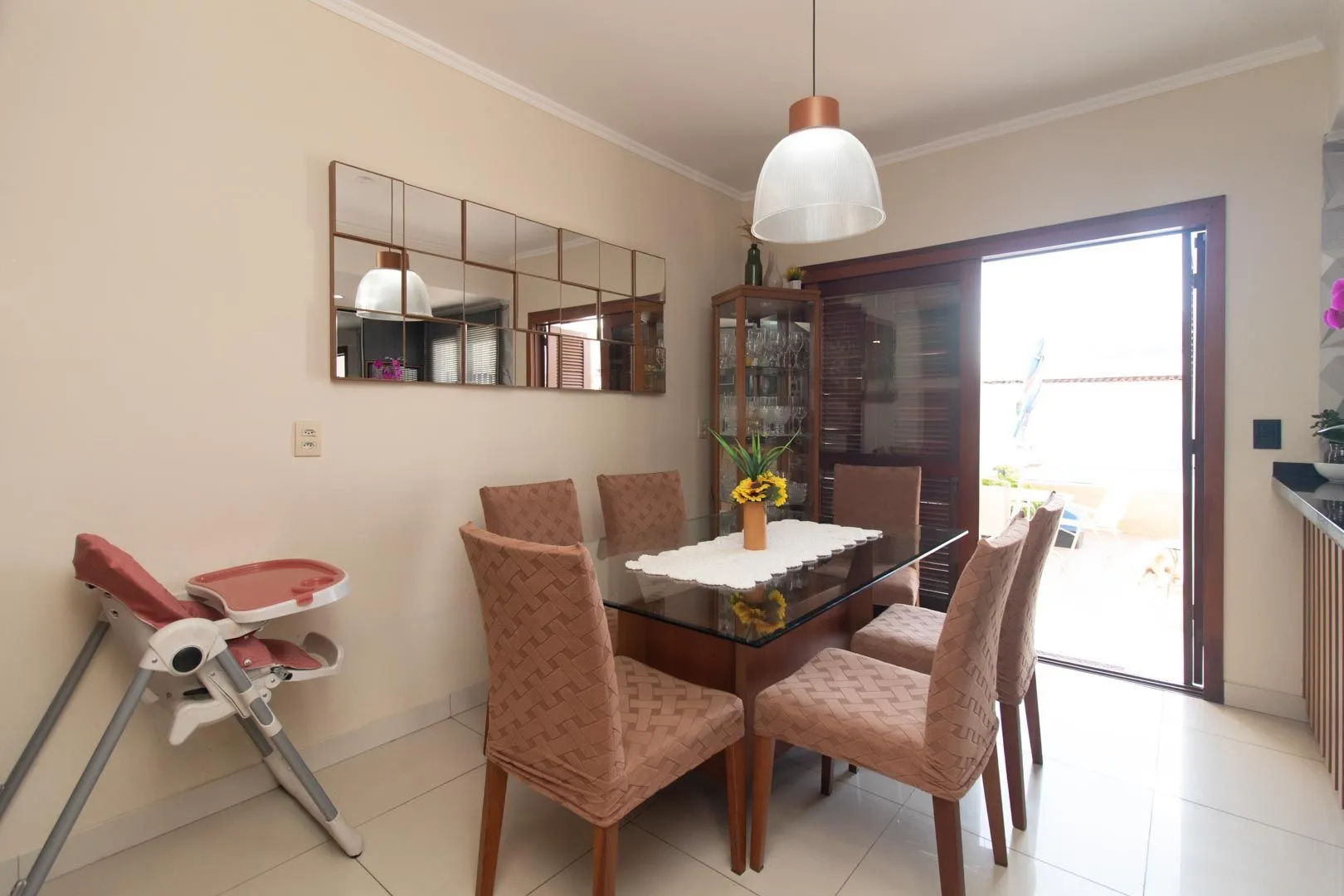 Imagem Casa de 03 dormitorios com suite e piscina no bairro Hipica - Porto alegre/Rs