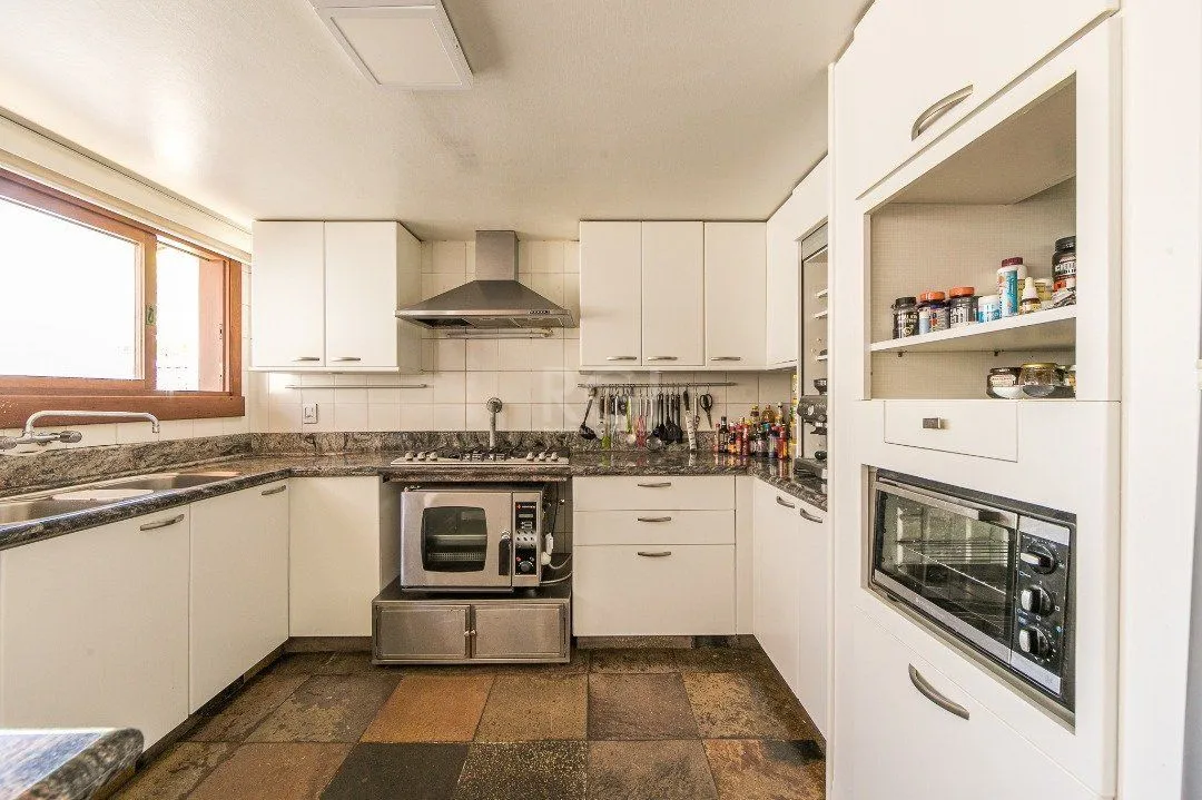 Imagem Casa para Venda - 370m², 5 dormitórios, sendo 2 suites, 7 vagas - Vila Assunção