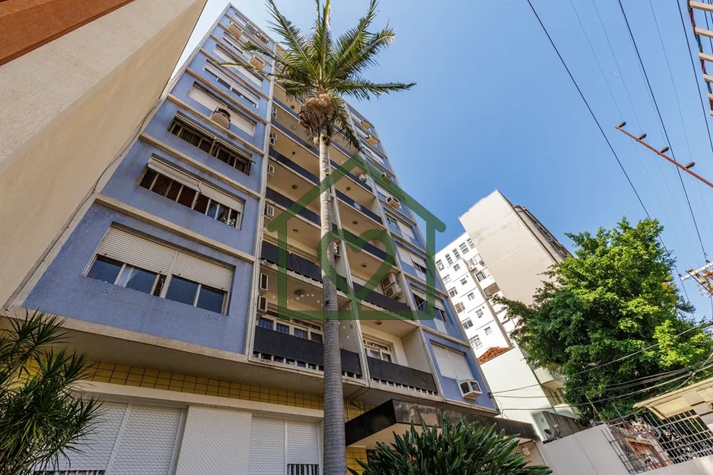 São 6:25 da manhã, e como essa notícia merece chegar bem cedo às mídias sociais, estou preparan...