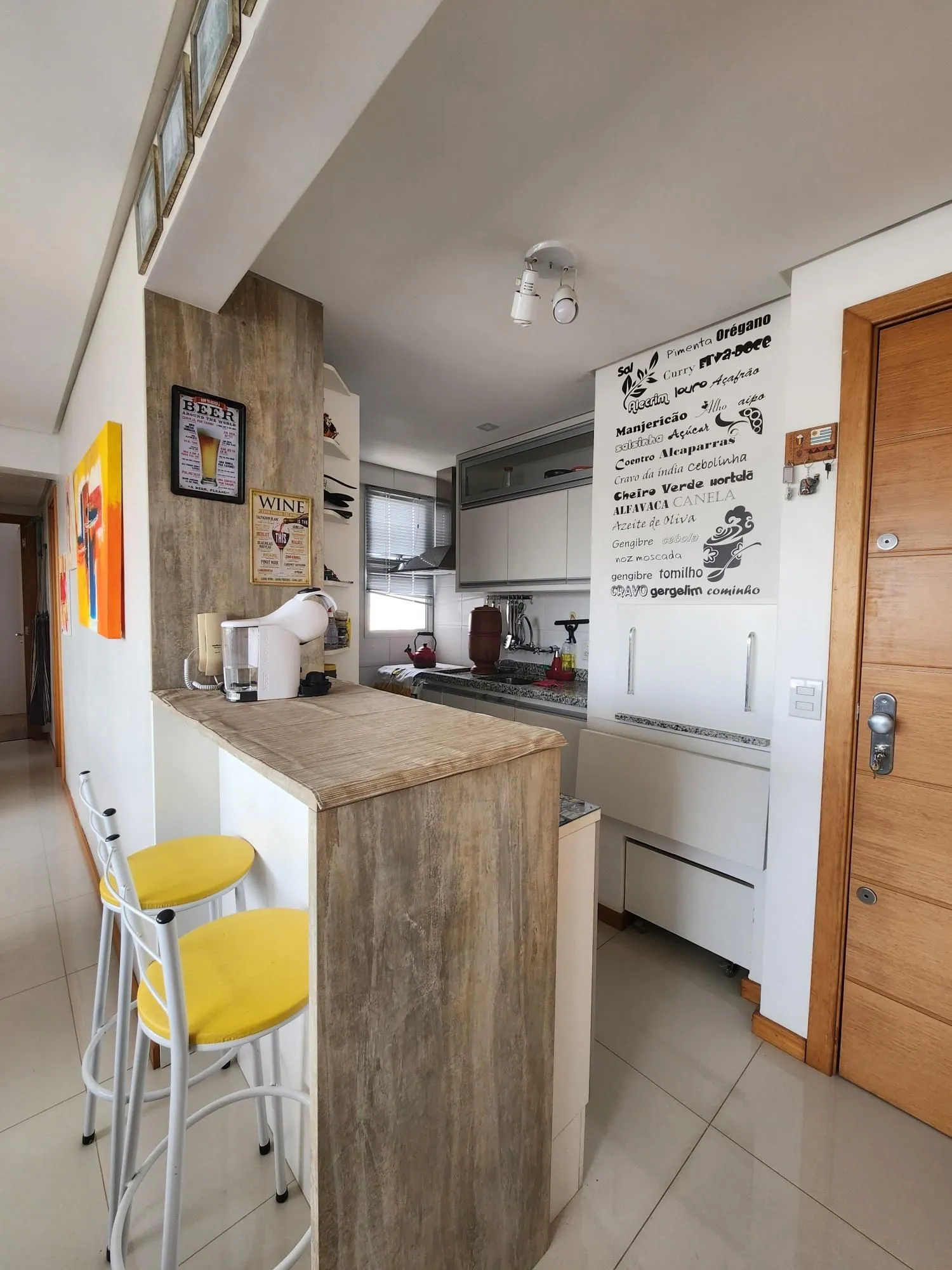 Imagem Apartamento de 2 quartos, suíte e 2 vagas garagem no bairro Santana Porto Alegre