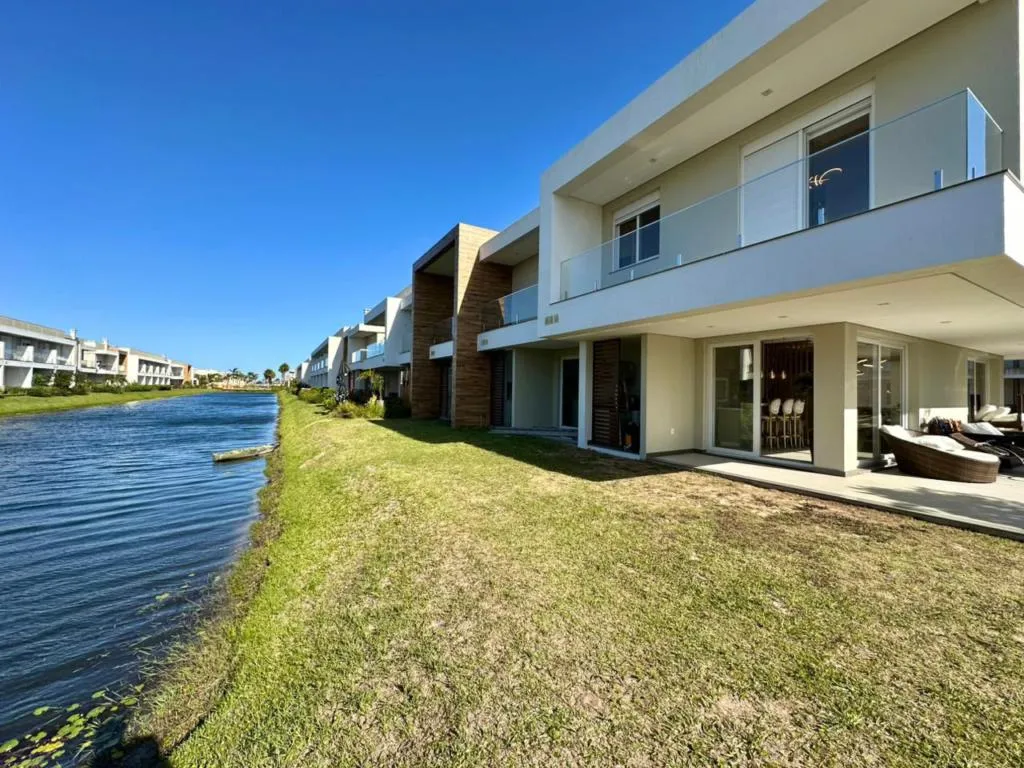 Imagem Casa em Condominio 4 Dormitórios - Bairro --