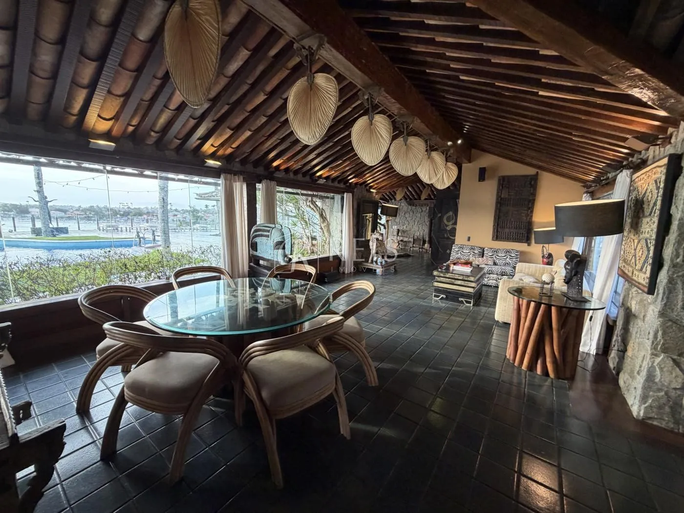 Imagem Casa para Venda em Armação dos Búzios, Geribá, 7 dormitórios, 7 suítes, 10 banheiros, 2 vagas
