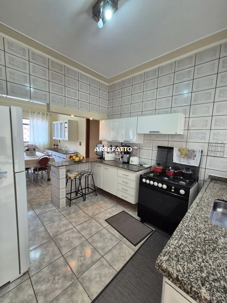 Imagem Casa com 3 dormitórios no bairro Santa Terezinha