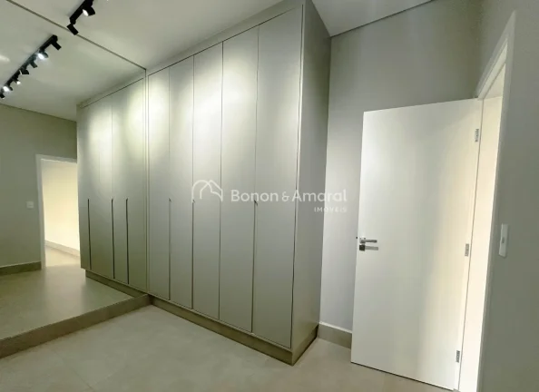 Imagem Casa térrea nova à venda com 3 quartos sendo 3 suítes, todas com armários planejados, ar condici...