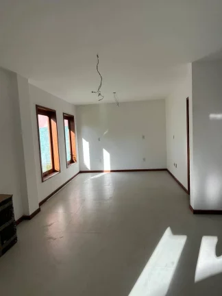 Imagem Excelente oportunidade condomínio de somente 2 unidades próximo ao mar e centrinho da Villa . Casa...