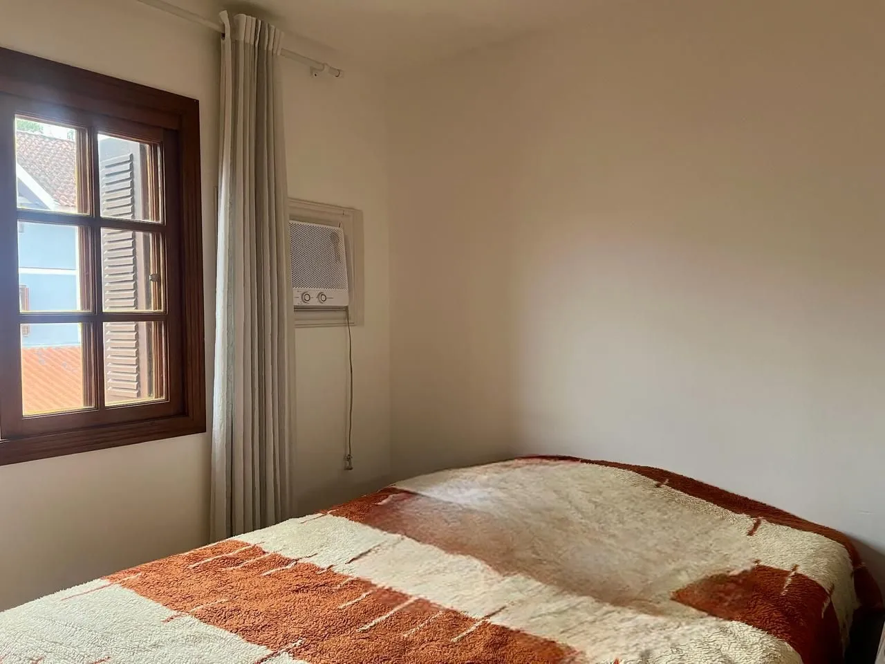 Imagem Casa em condomínio fechado com 94m2, 3 dormitórios no bairro Camaquã.