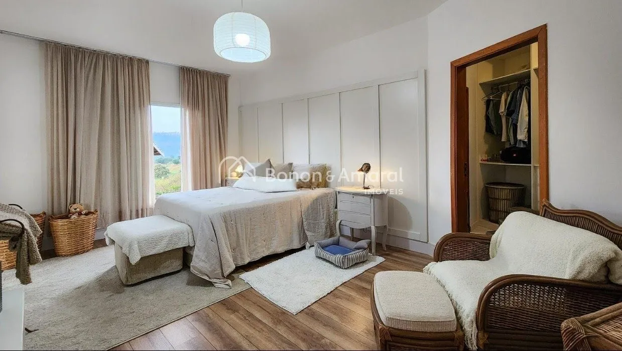 Imagem "Exclusiva Casa de Alto Padrão no Residencial Moinho de Vento - Valinhos/SP com Vista Deslumbrante"
