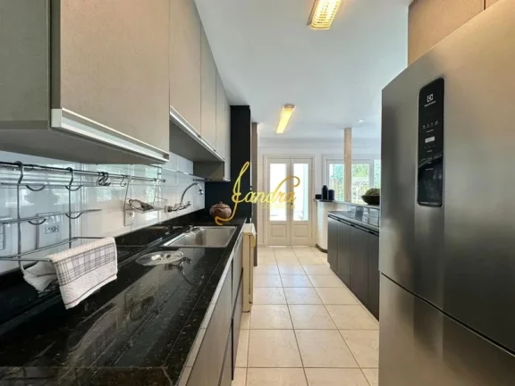 Imagem Excelente sobrado no condominio Lagos com Piscina e 04 suites