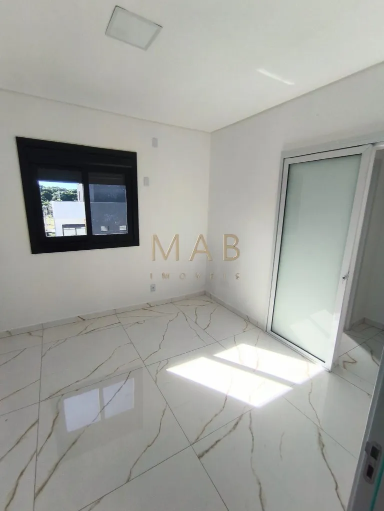 Imagem Imperdível casa à venda em Florianópolis-SC, 3 suítes sendo uma master, sala estar, Lavabo, vagas de garagem, 140,00m² - Ingleses do Rio Vermelho!