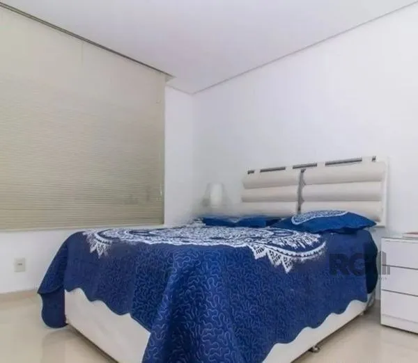 Imagem Cobertura no bairro Petrópolis de 2 dormitórios 2 vagas e piscina